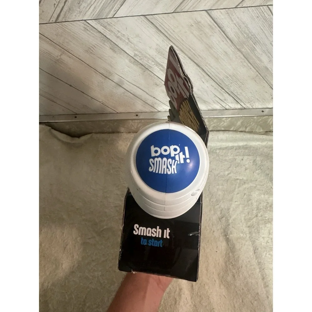 Bop it Smash Game 2012 Black & Blue Light Up Hasbro BRAND NEW